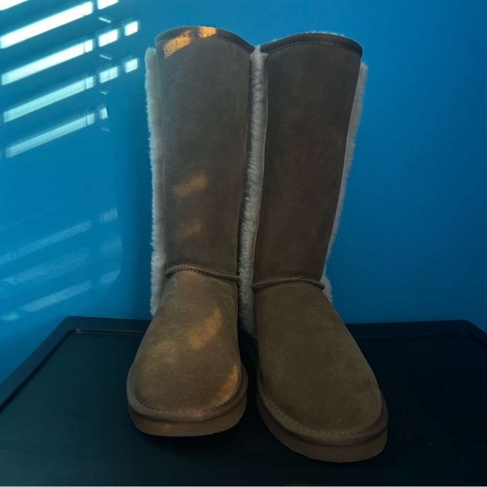 NWT BearPaw Women’s Kendall Boots Size 9